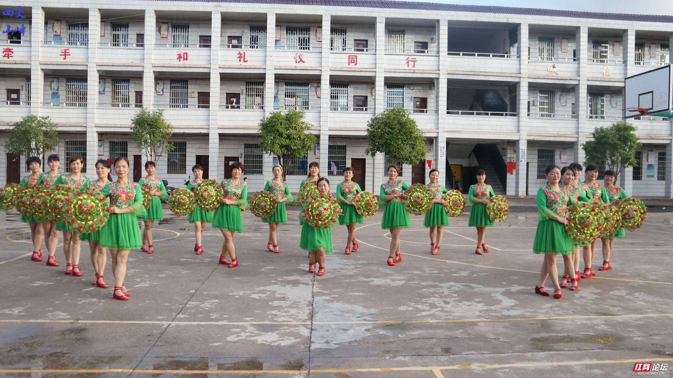 《茶香中国》队形广场舞视频与舞蹈剧照