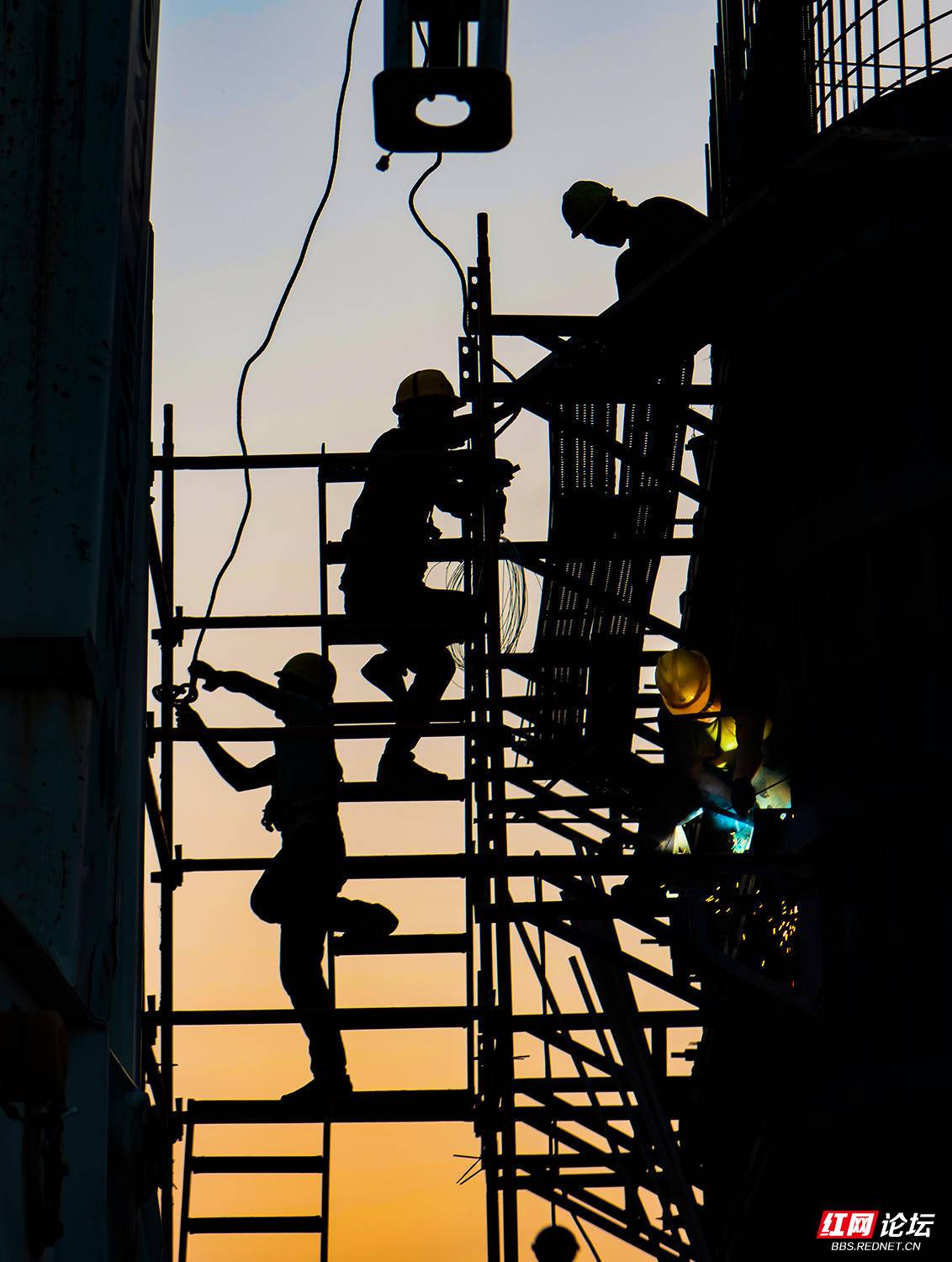 【每日一图@湖南】第210期 张吉怀高铁施工现场的劳动者身影