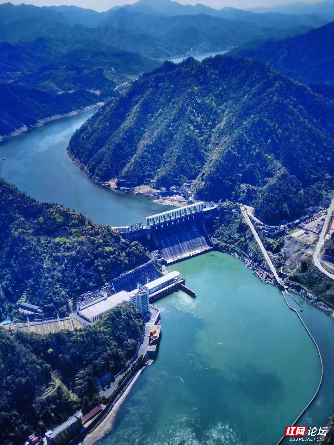 资江河上最雄伟的大坝感受柘溪水库的力量与科技